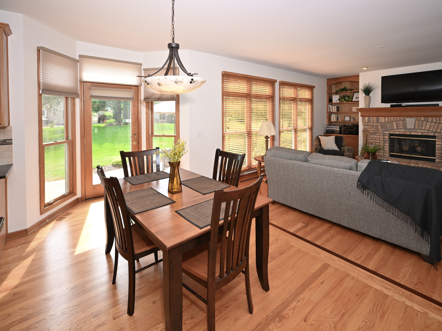 3753 Queen Anne Court, St. Charles, IL 60174