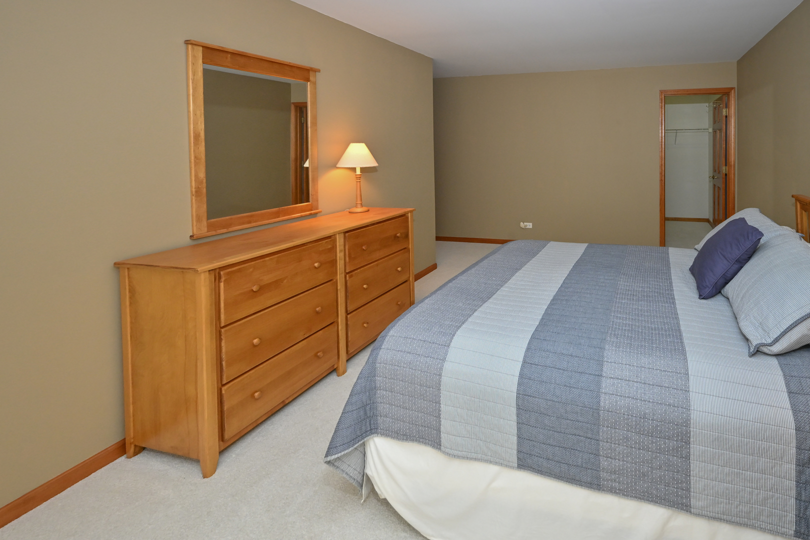 3753 Queen Anne Court, St. Charles, IL 60174