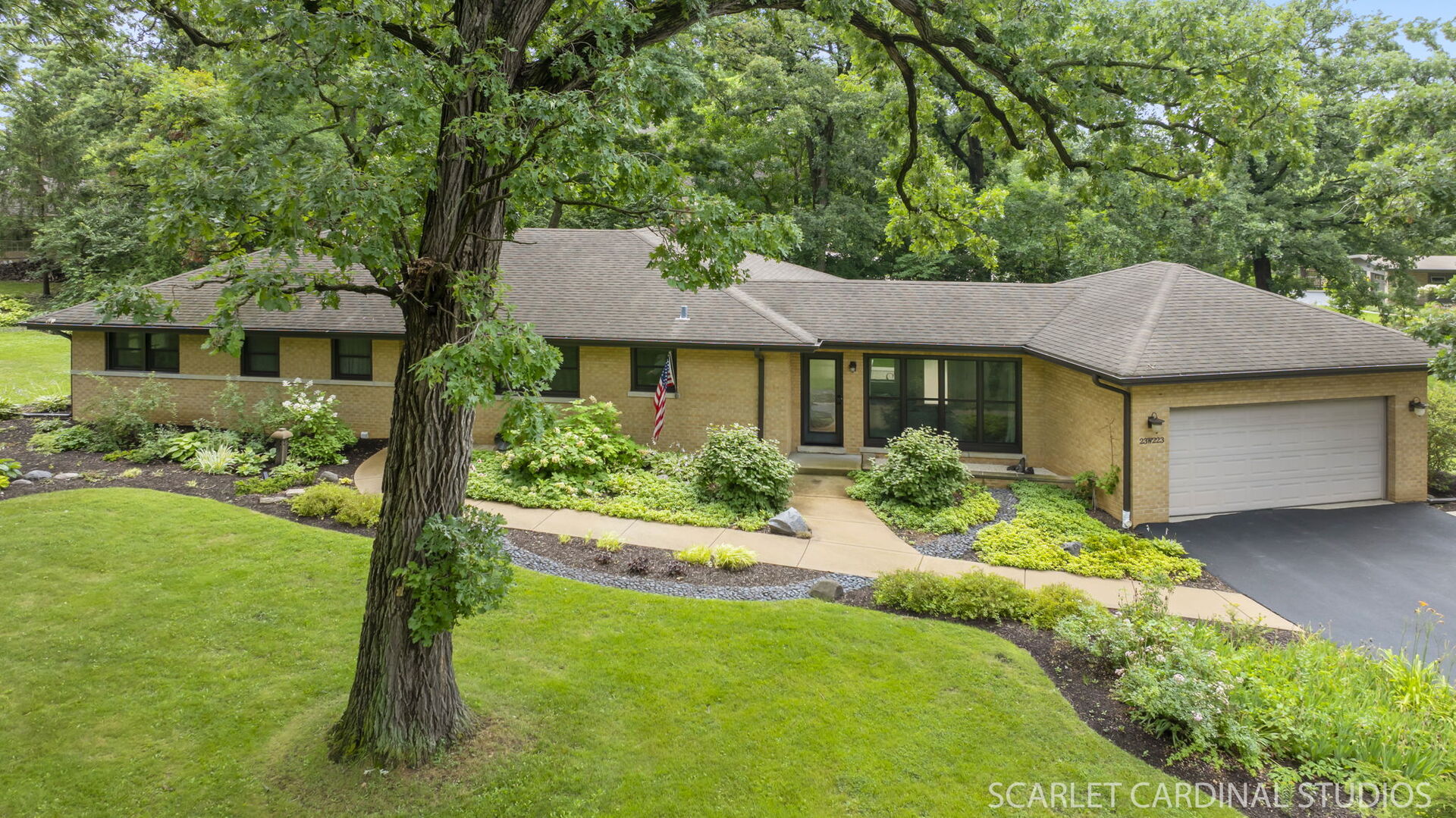 23W223 Blackcherry Lane, Glen Ellyn, IL 60137
