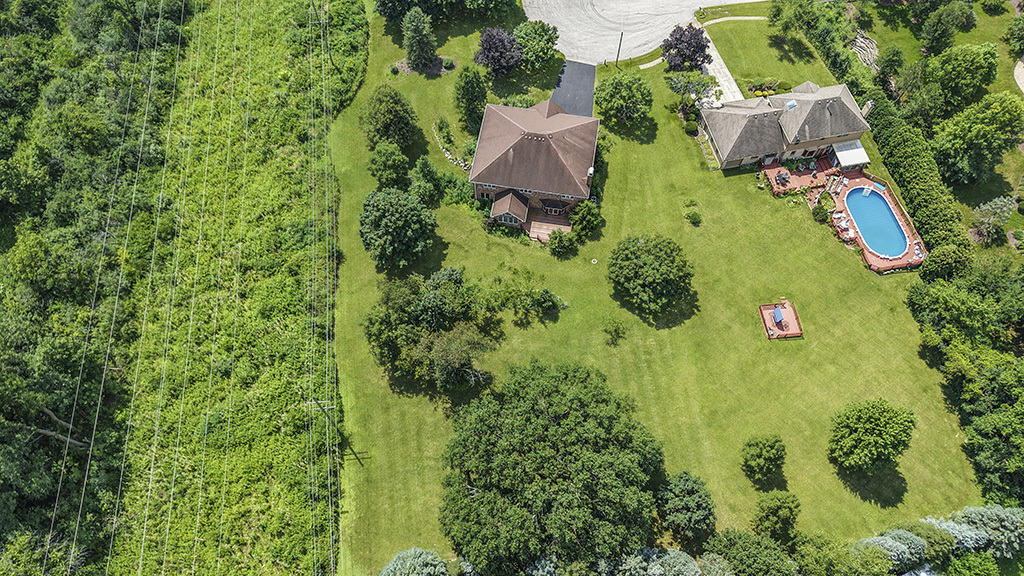 12 Woodland Drive, Lemont, IL 60439