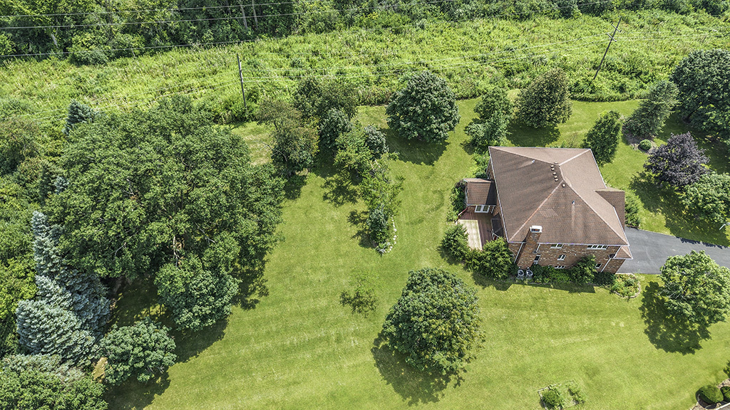 12 Woodland Drive, Lemont, IL 60439