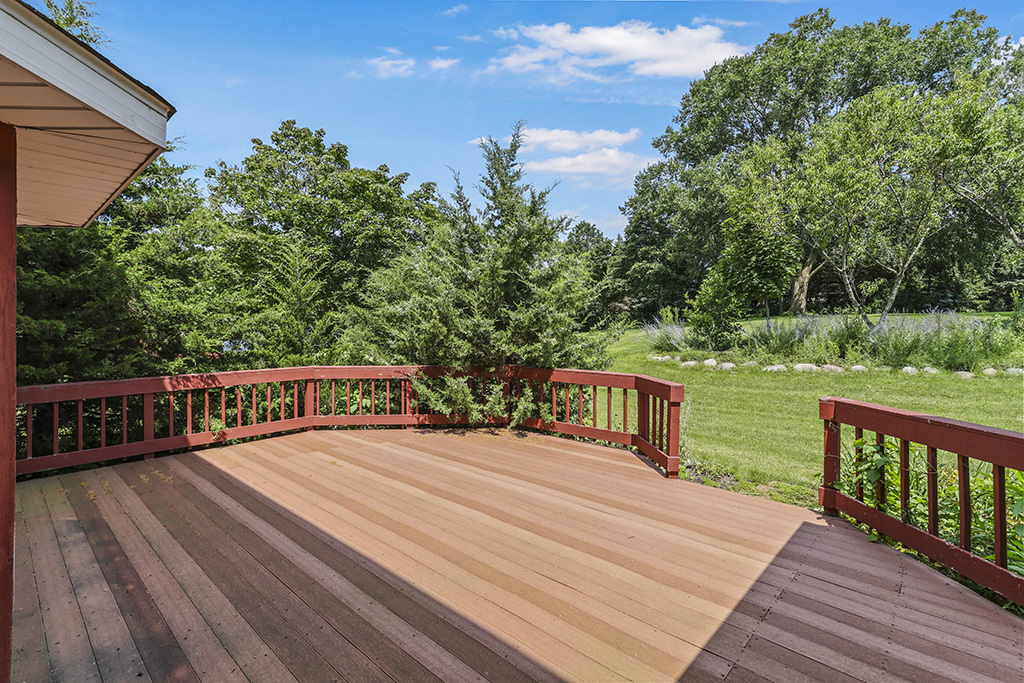 12 Woodland Drive, Lemont, IL 60439