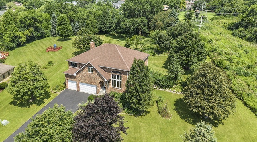 12 Woodland Drive, Lemont, IL 60439
