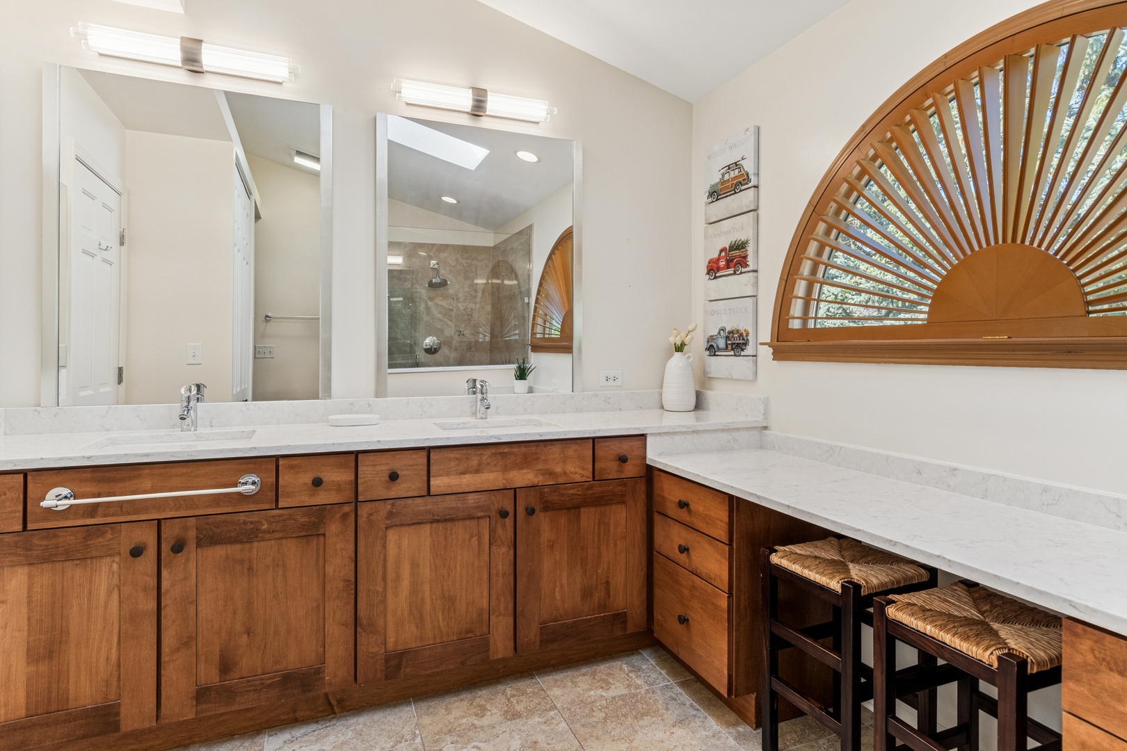 941 E Rosewood Avenue, Naperville, IL 60563