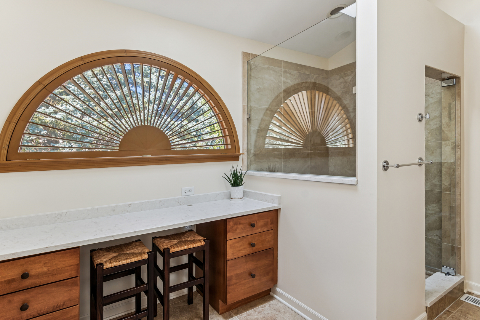 941 E Rosewood Avenue, Naperville, IL 60563