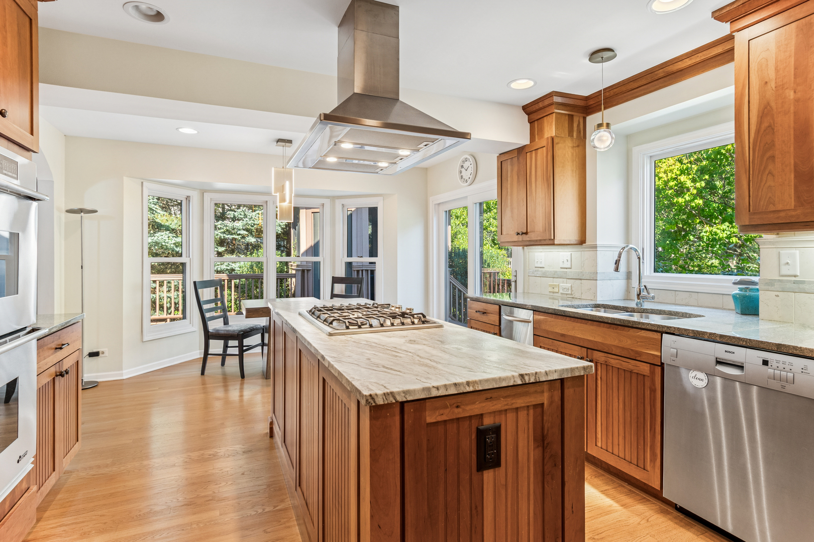 941 E Rosewood Avenue, Naperville, IL 60563