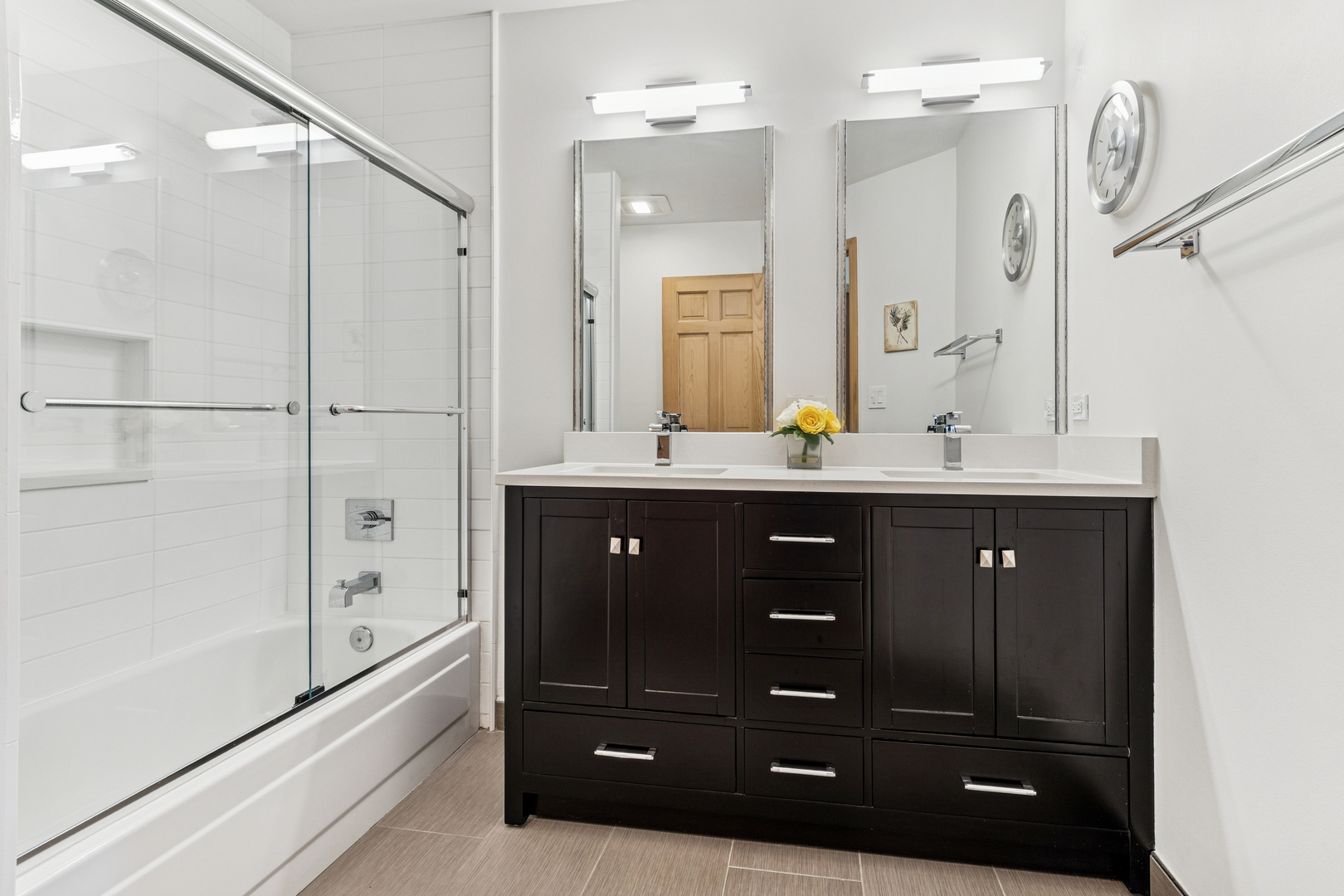 941 E Rosewood Avenue, Naperville, IL 60563