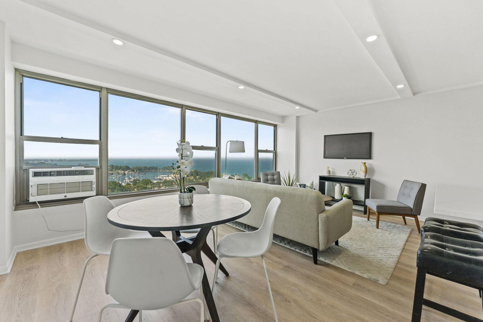 2970 N Lake Shore Drive #18D, Chicago, IL 60657