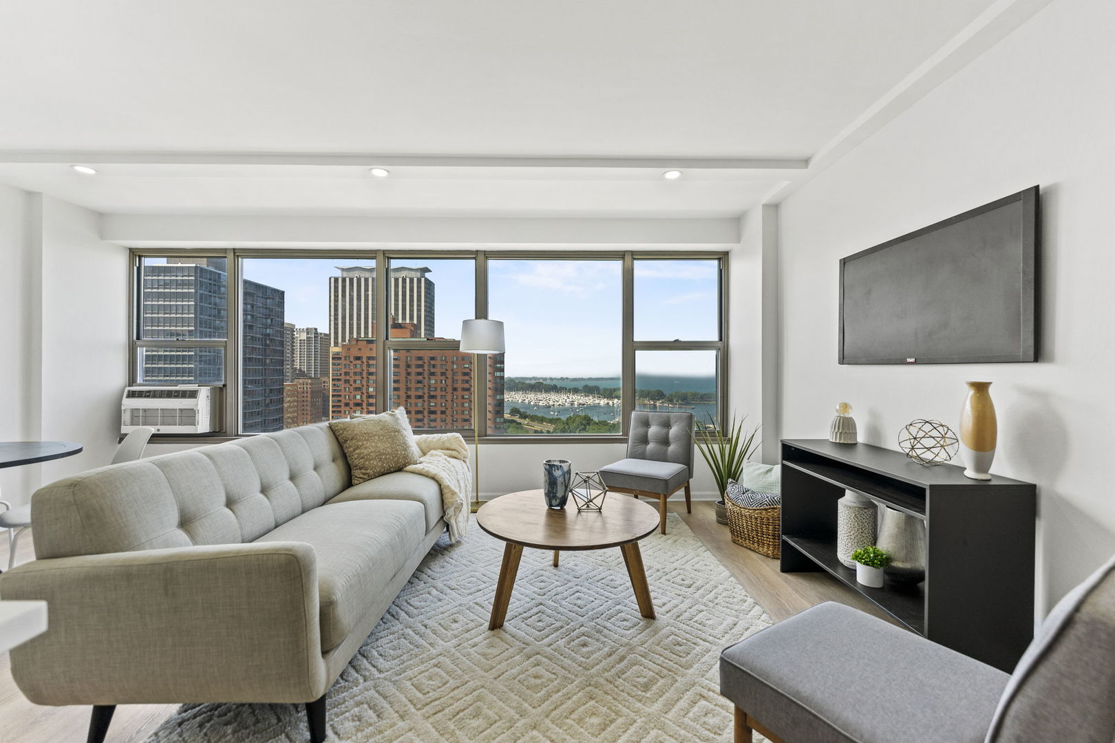 2970 N Lake Shore Drive #18D, Chicago, IL 60657