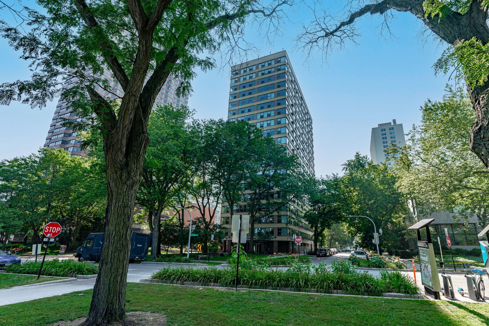 2970 N Lake Shore Drive #18D, Chicago, IL 60657