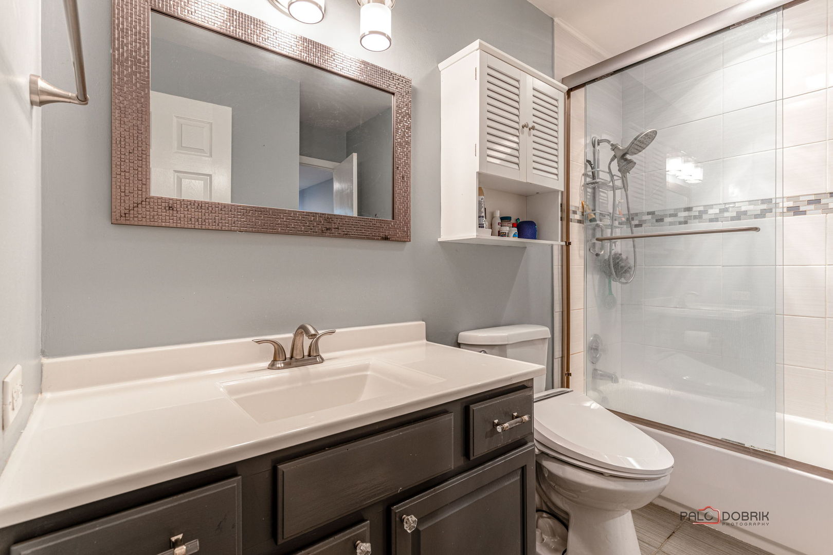 713 N Lakeside Drive, Vernon Hills, IL 60061