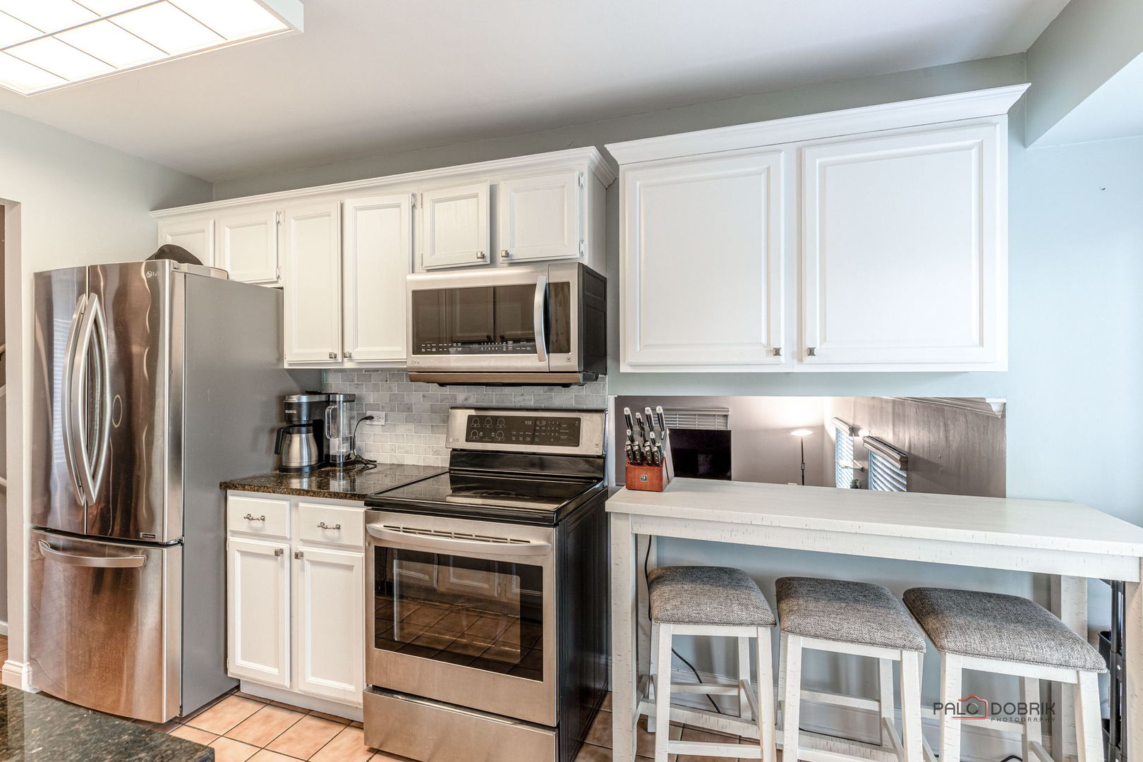 713 N Lakeside Drive, Vernon Hills, IL 60061