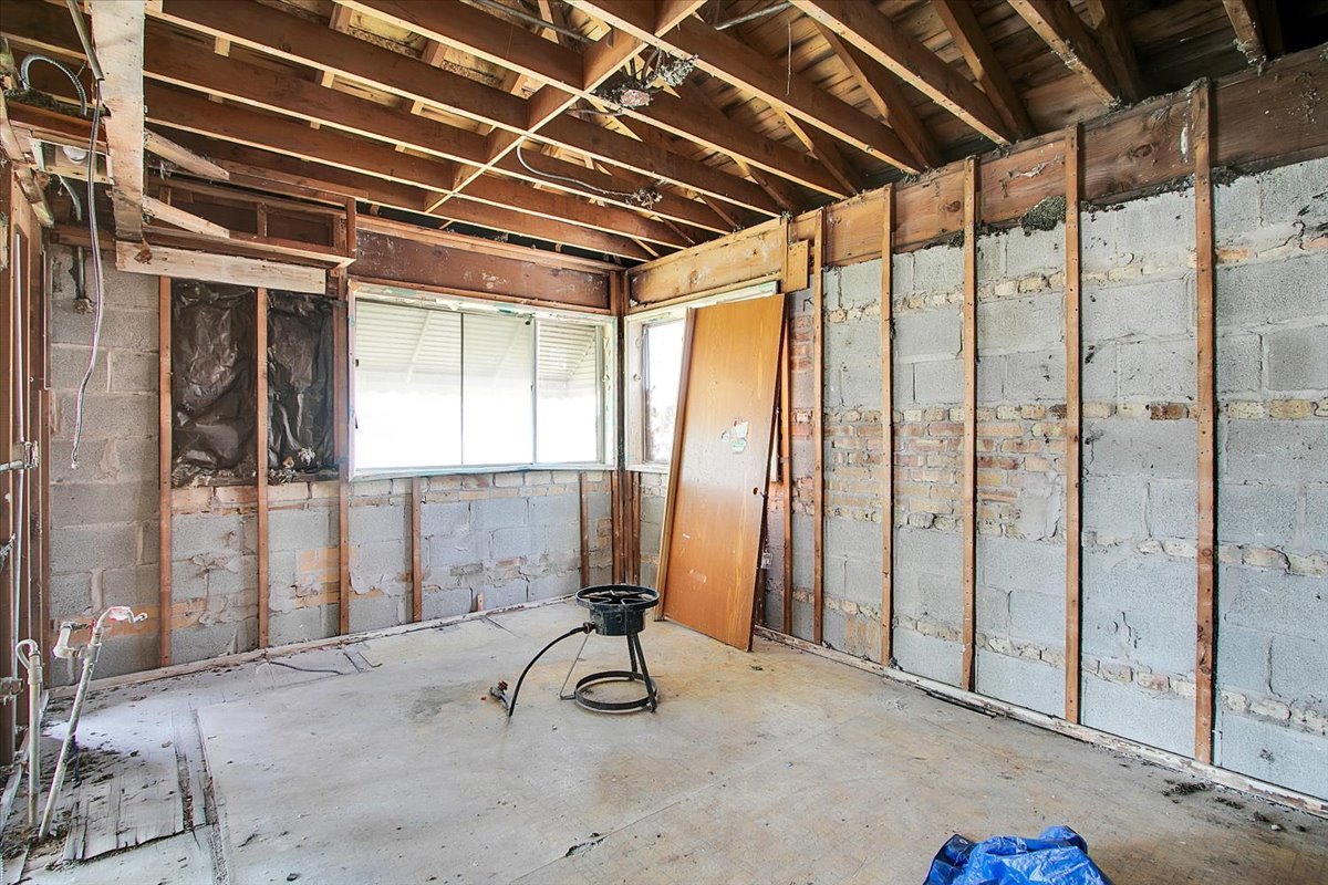 1327 S Wolf Road, Hillside, IL 60162