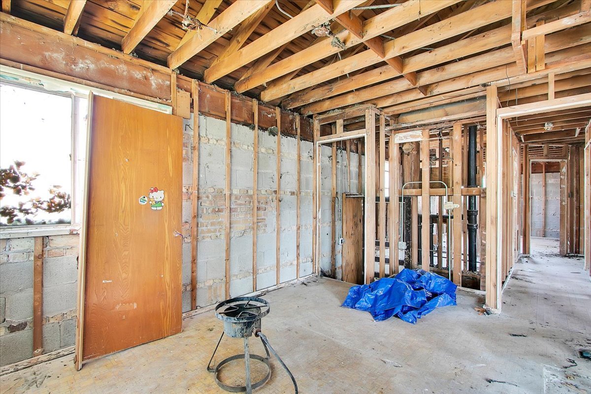 1327 S Wolf Road, Hillside, IL 60162