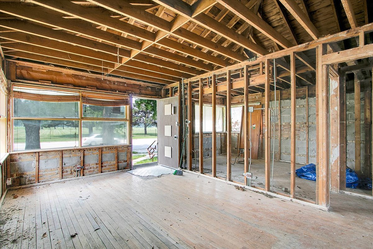 1327 S Wolf Road, Hillside, IL 60162