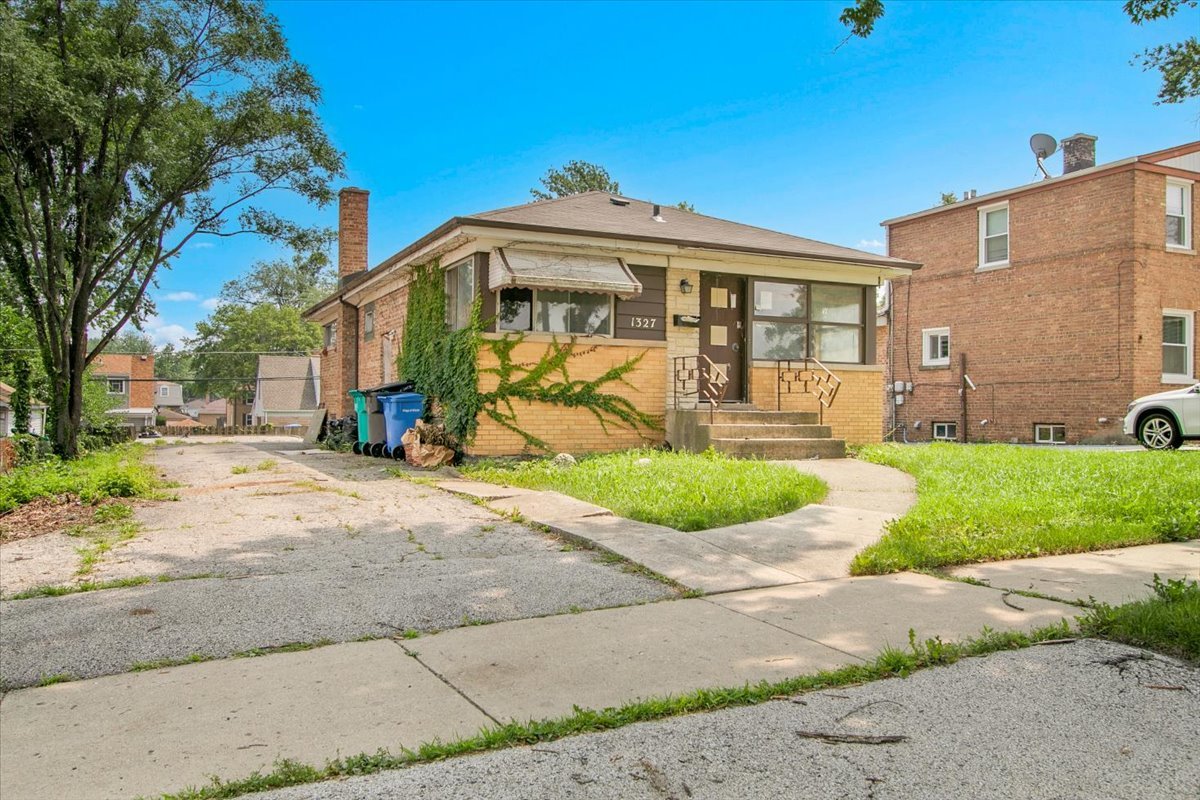 1327 S Wolf Road, Hillside, IL 60162