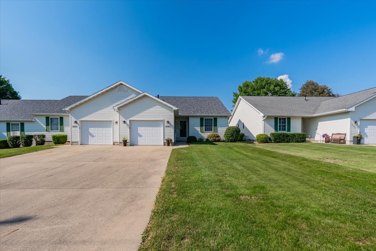 1051 Kleemann Drive, Clinton, IL 61727