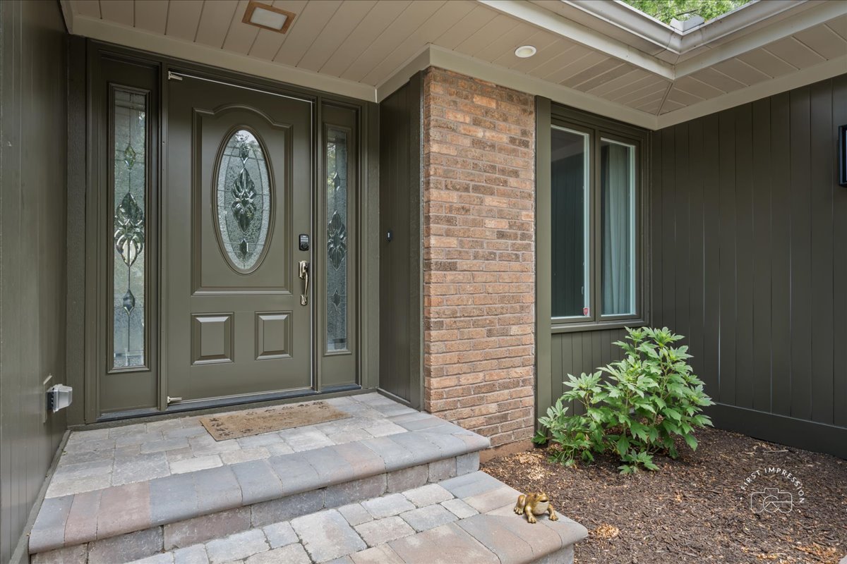 1105 W Bauer Road, Naperville, IL 60563