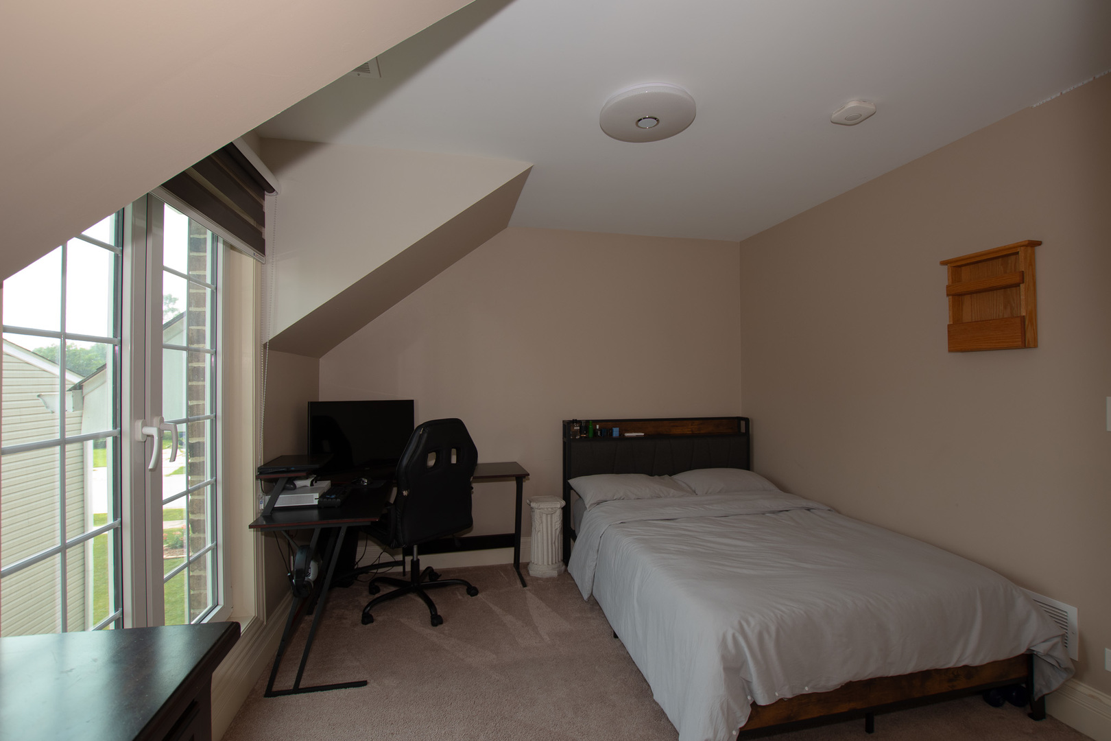1024 Parker Drive, Schaumburg, IL 60194