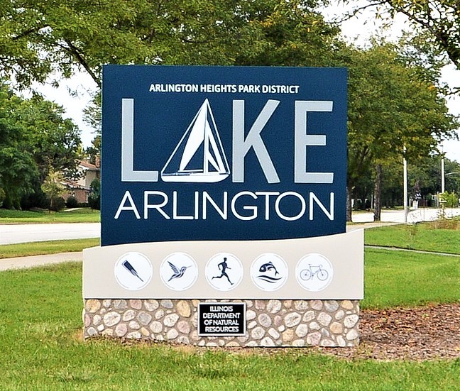2110 N CHARTER POINT Drive, Arlington Heights, IL 60004