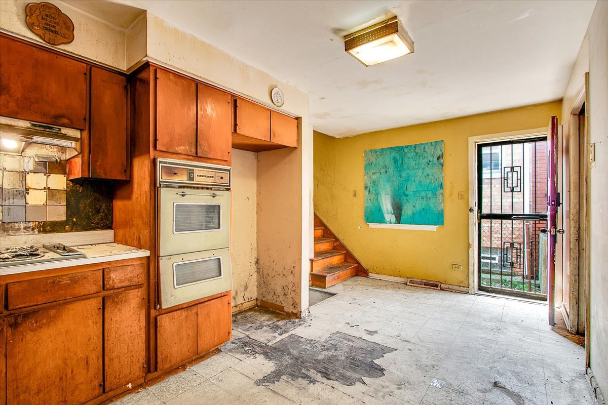 10049 S Indiana Avenue, Chicago, IL 60628