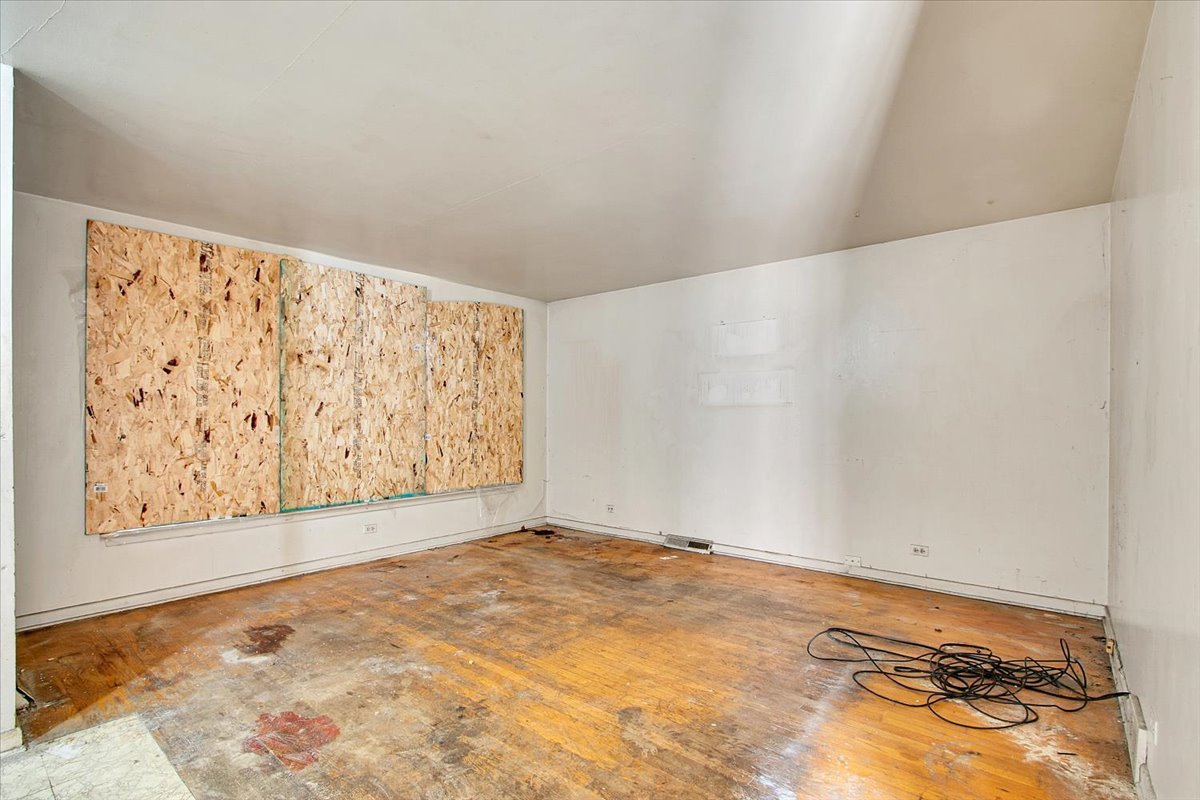 10049 S Indiana Avenue, Chicago, IL 60628