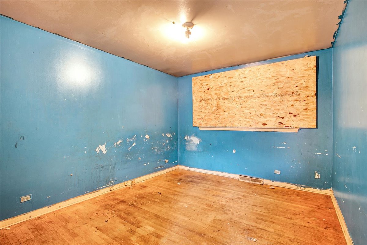 10049 S Indiana Avenue, Chicago, IL 60628