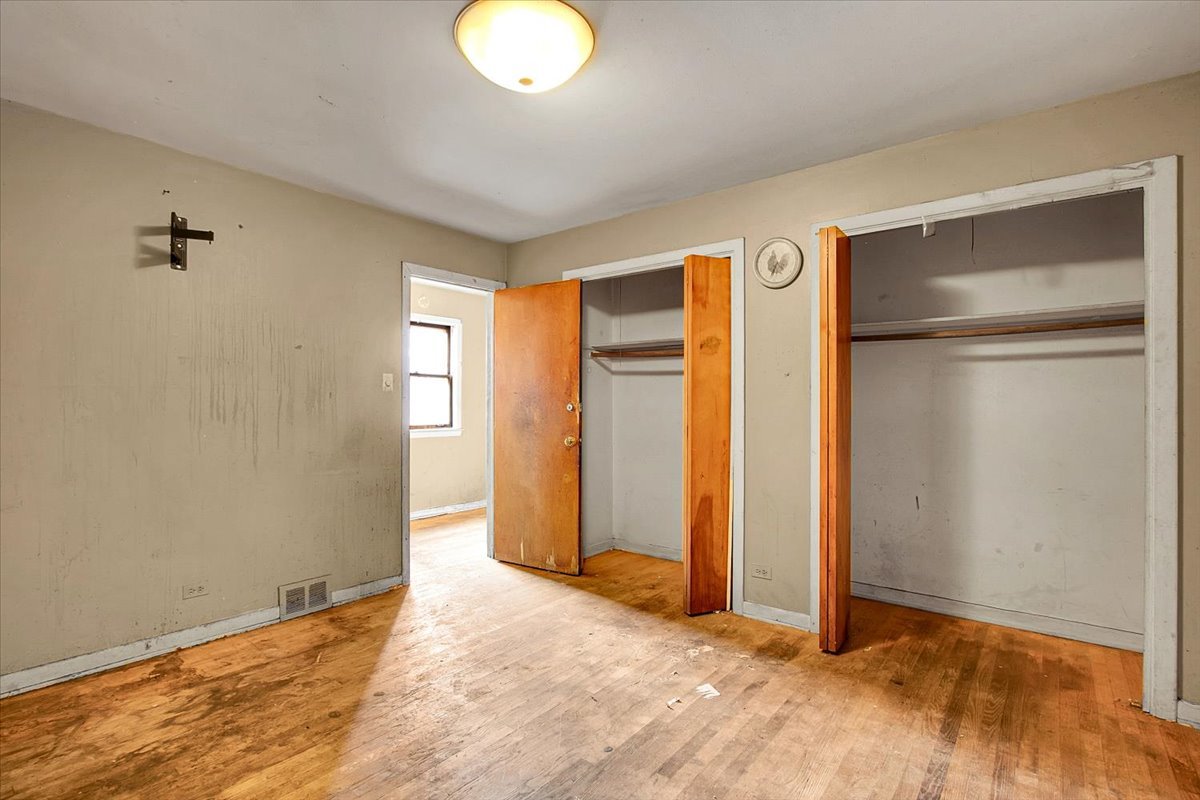 10049 S Indiana Avenue, Chicago, IL 60628