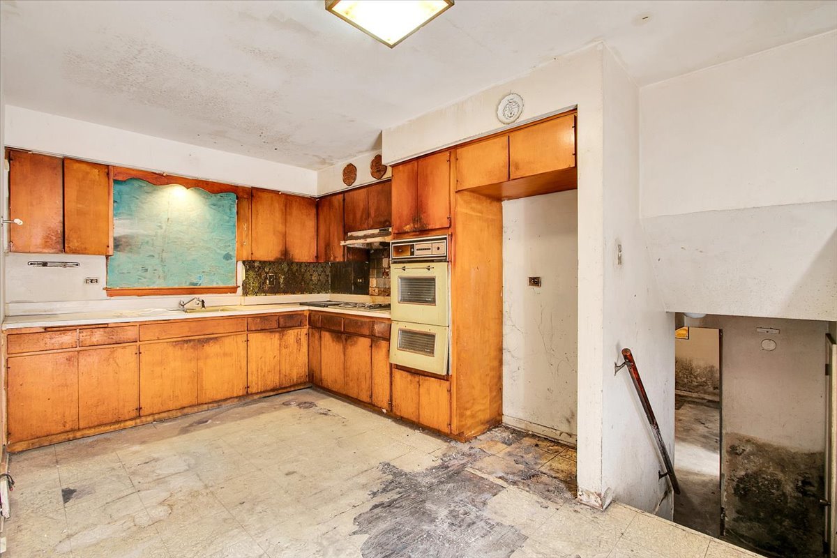 10049 S Indiana Avenue, Chicago, IL 60628