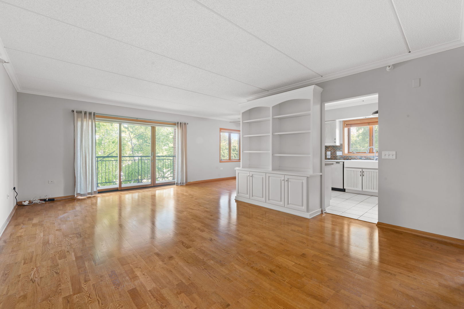 100 N Gary Avenue #304, Wheaton, IL 60187