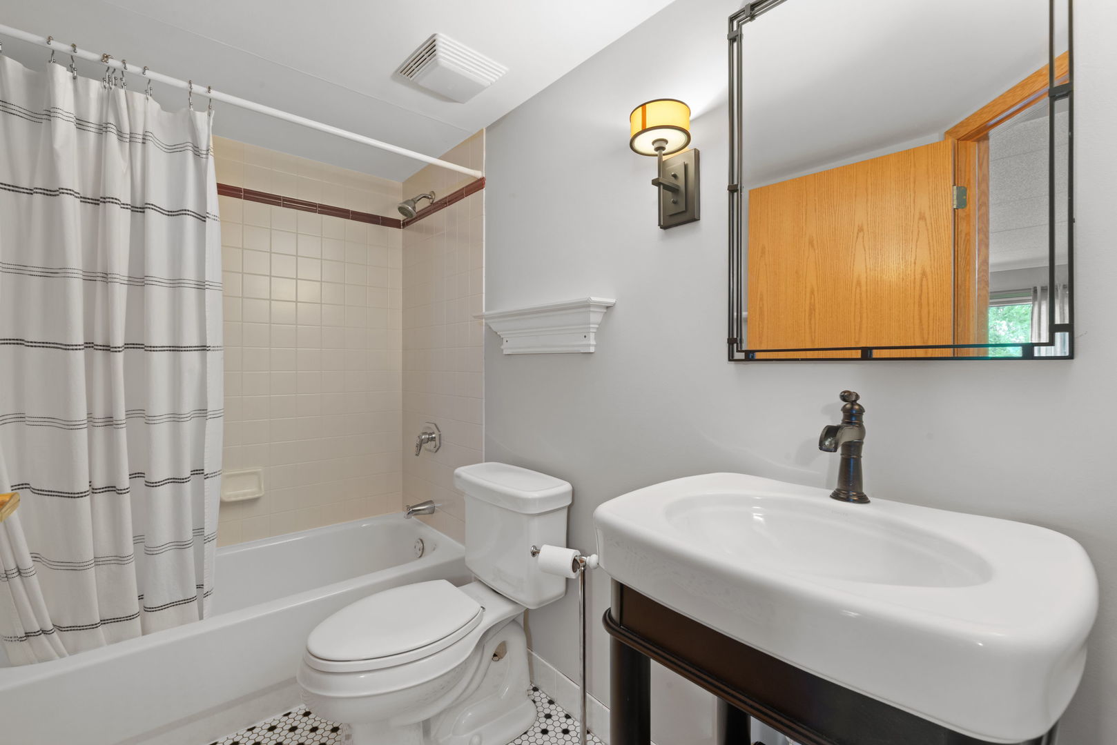 100 N Gary Avenue #304, Wheaton, IL 60187