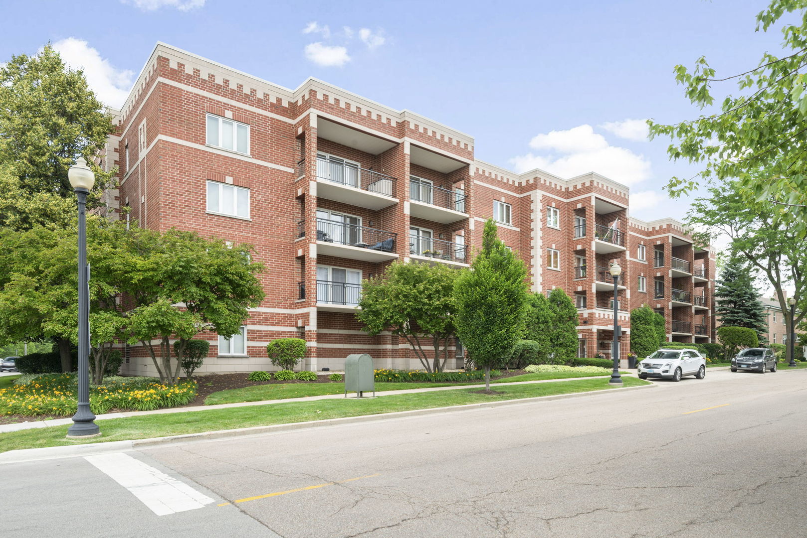 100 N Gary Avenue #304, Wheaton, IL 60187