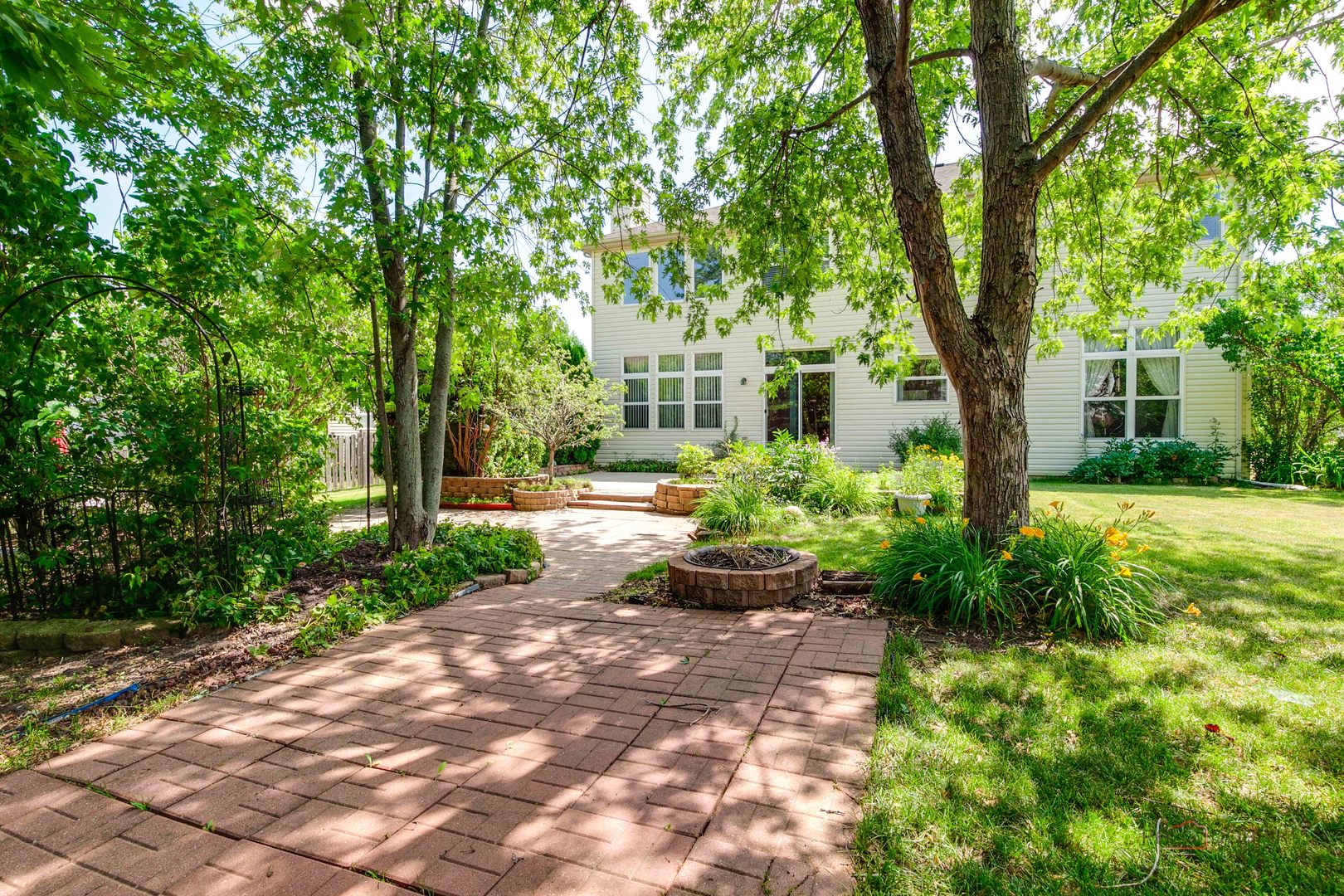 2208 SANCTUARY Court, Gurnee, IL 60031