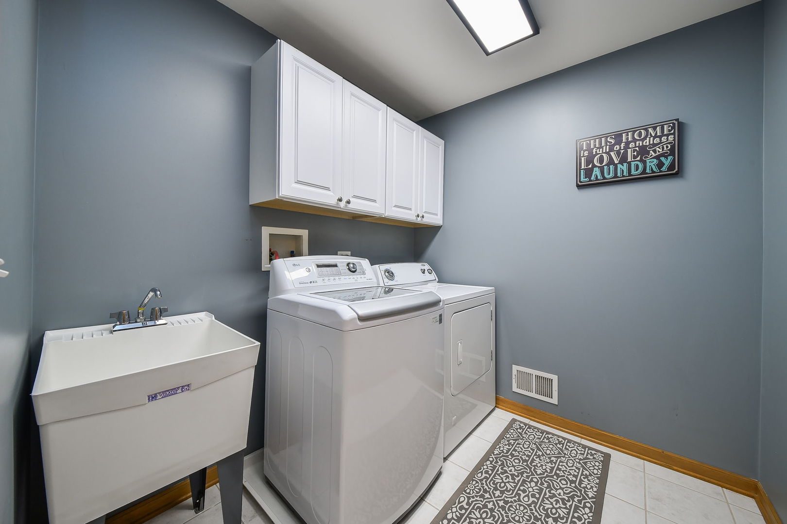 708 Clover Court, Yorkville, IL 60560