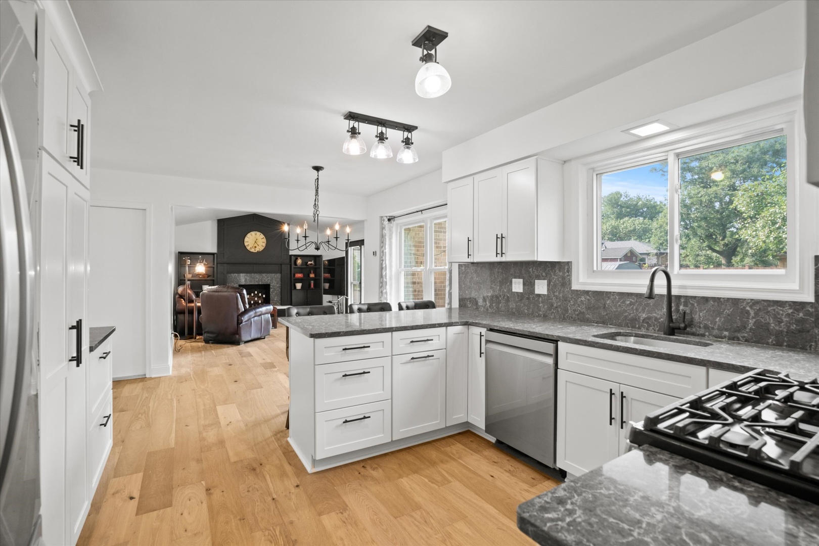 412 W 65th Street, Westmont, IL 60559