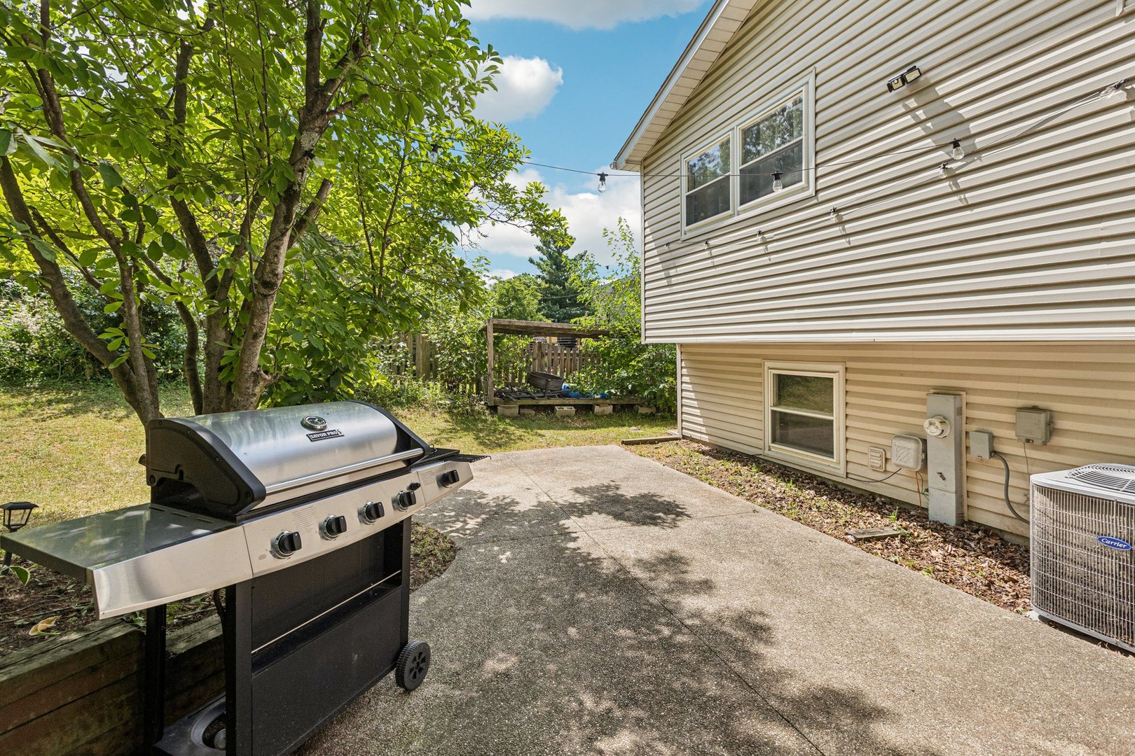 710 Greenbriar Lane, Lindenhurst, IL 60046