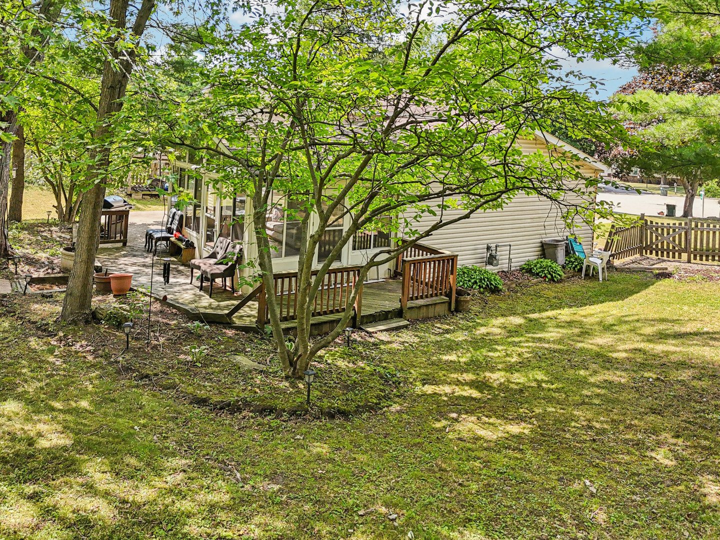 710 Greenbriar Lane, Lindenhurst, IL 60046
