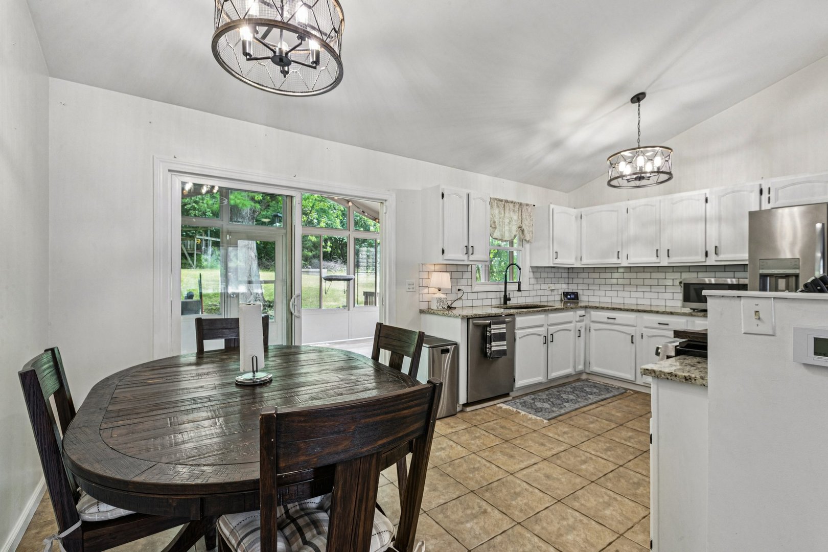 710 Greenbriar Lane, Lindenhurst, IL 60046