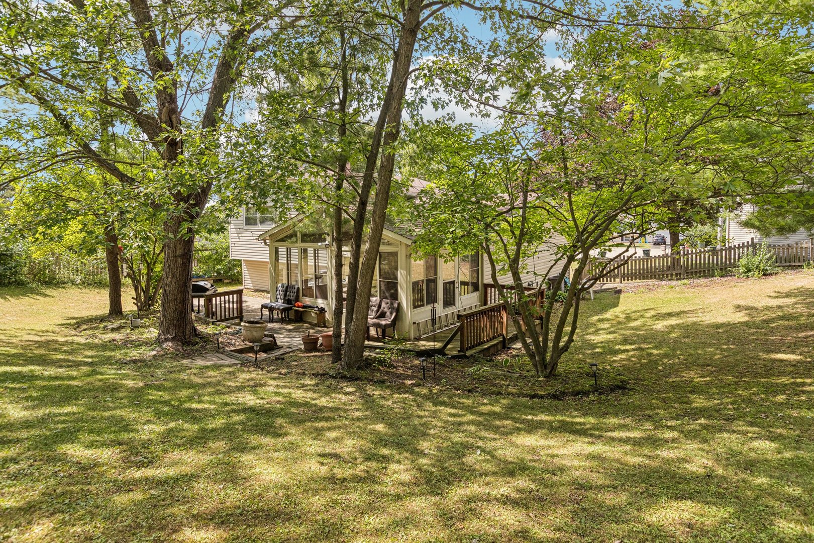710 Greenbriar Lane, Lindenhurst, IL 60046