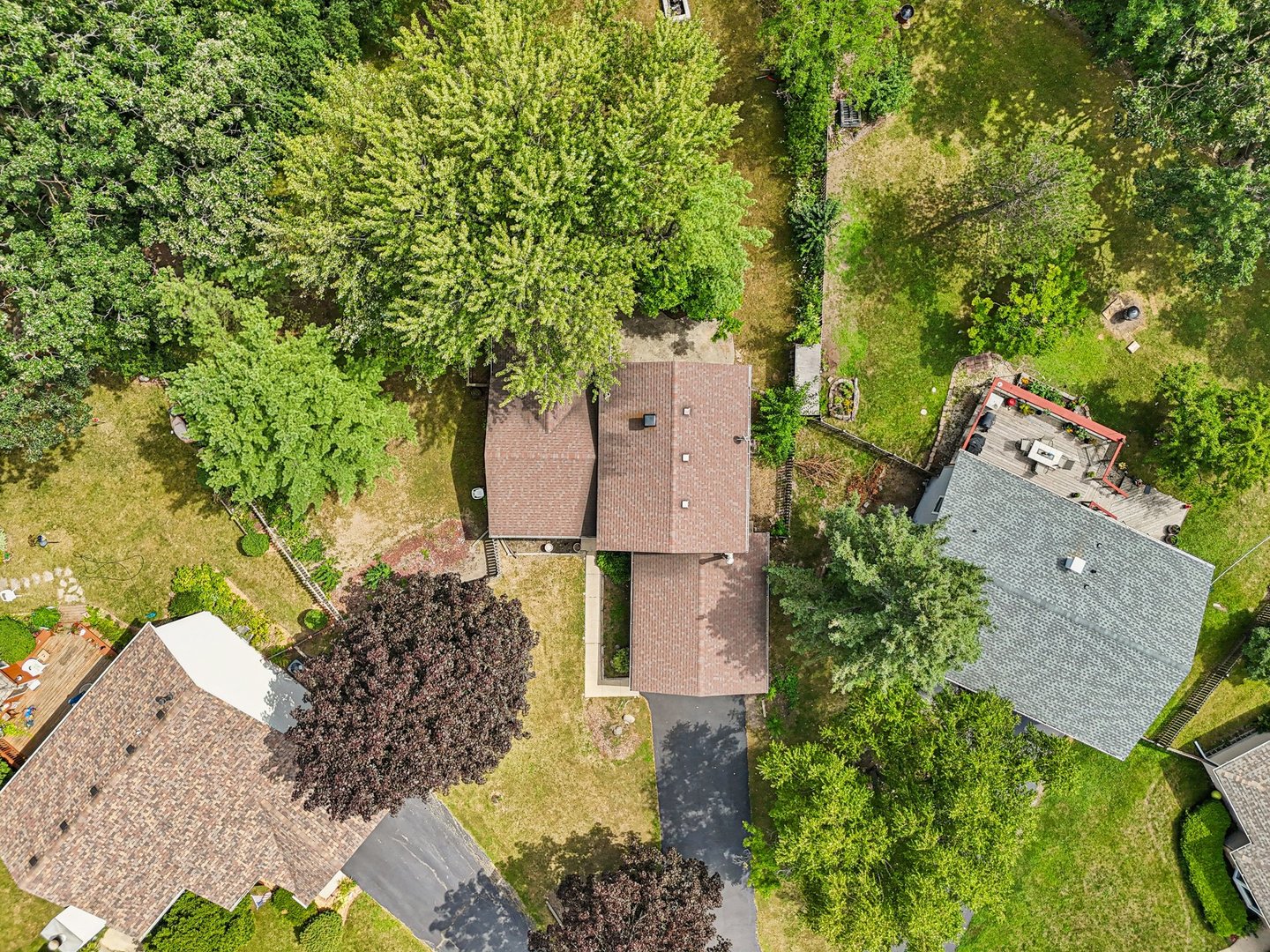 710 Greenbriar Lane, Lindenhurst, IL 60046