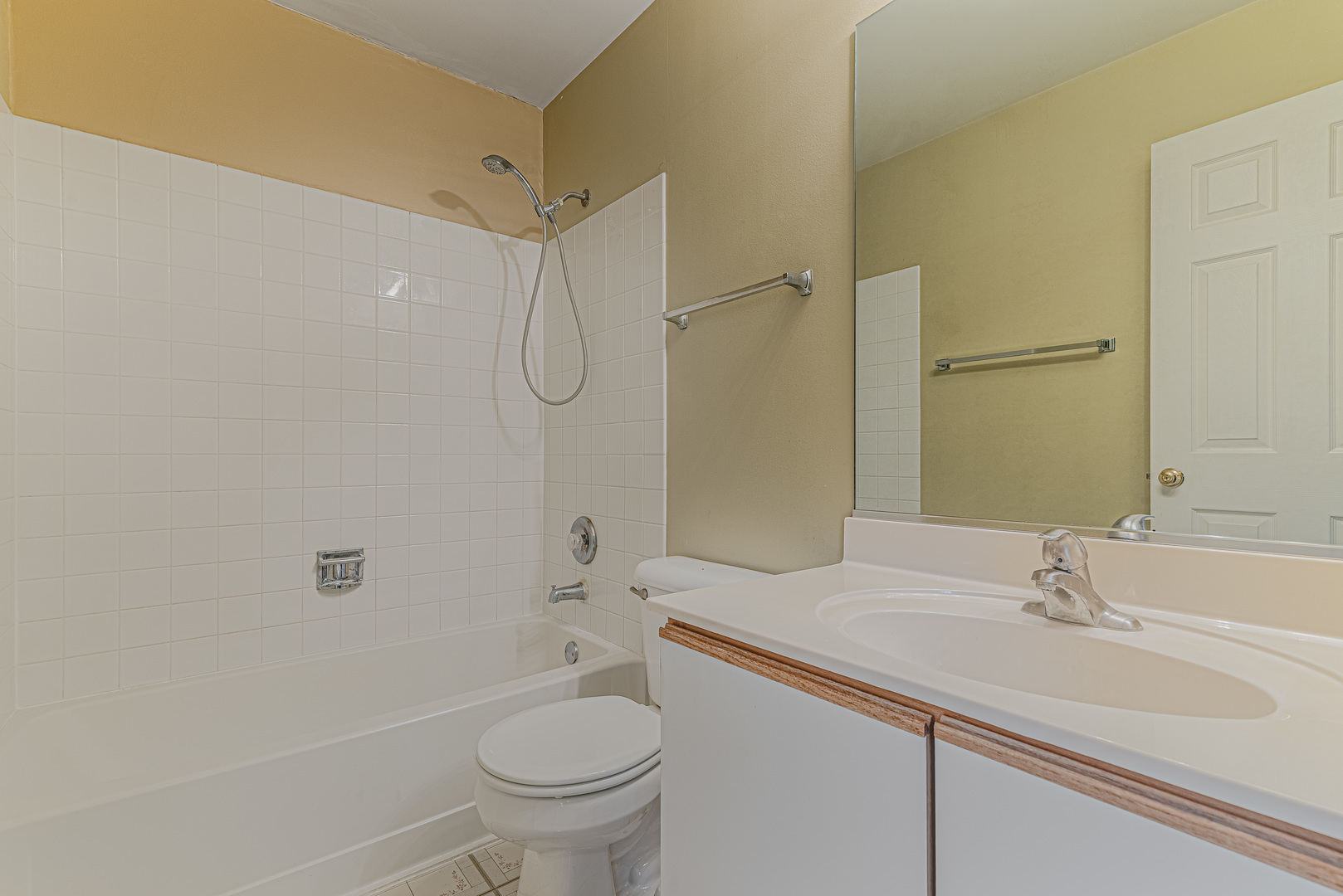 1457 Walnut Hill Avenue #1457, St. Charles, IL 60174