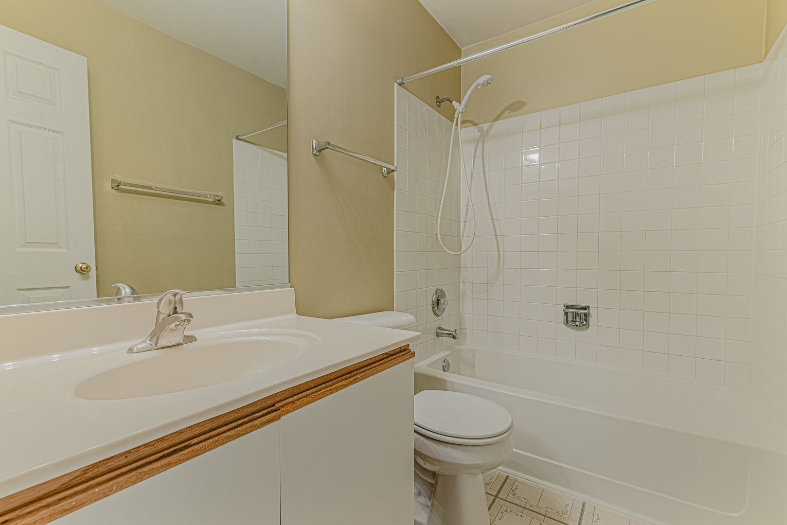 1457 Walnut Hill Avenue #1457, St. Charles, IL 60174