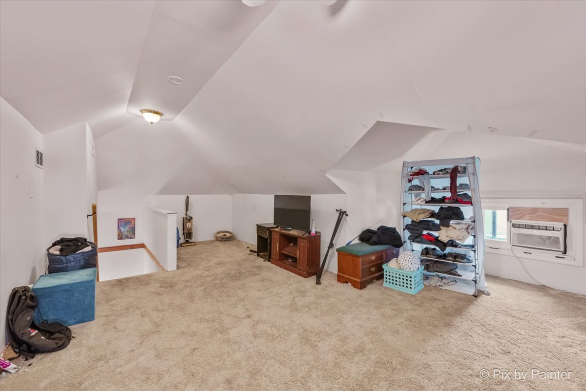 44 N Du bois Avenue, Elgin, IL 60123