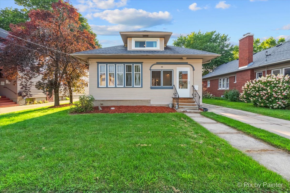 44 N Du bois Avenue, Elgin, IL 60123