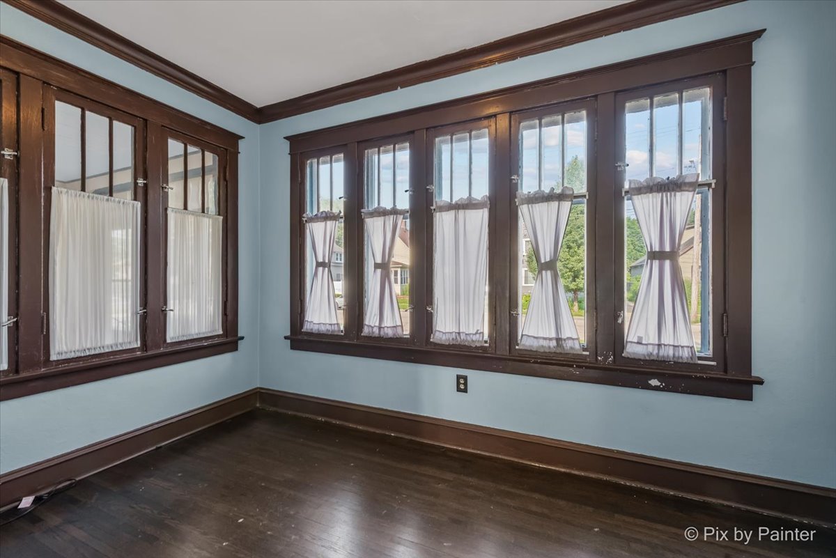 44 N Du bois Avenue, Elgin, IL 60123