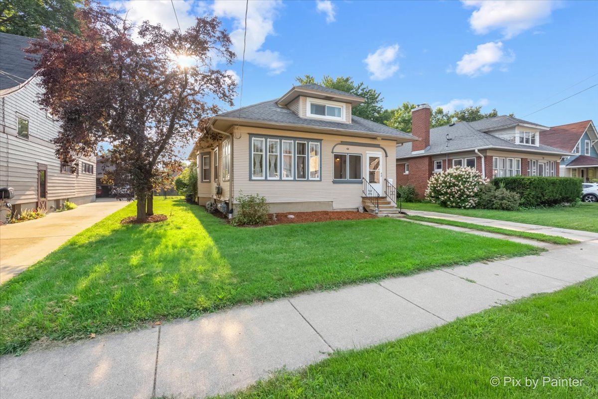 44 N Du bois Avenue, Elgin, IL 60123