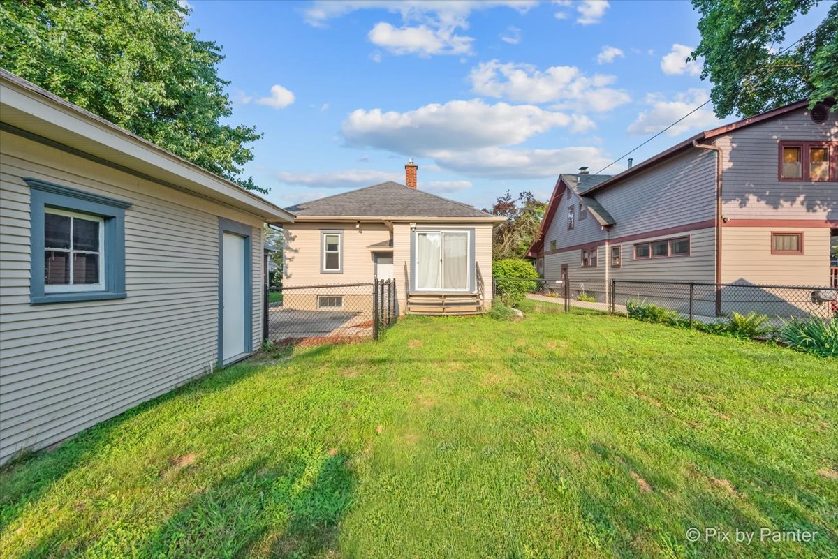 44 N Du bois Avenue, Elgin, IL 60123