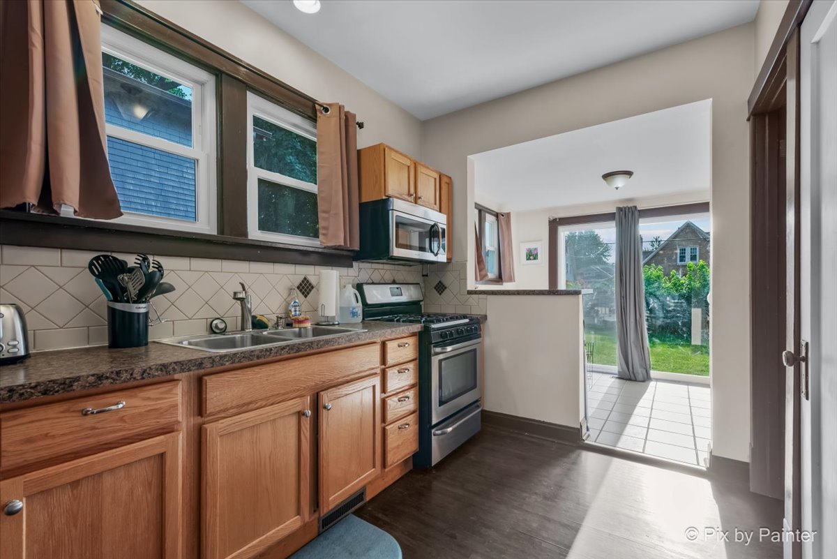 44 N Du bois Avenue, Elgin, IL 60123