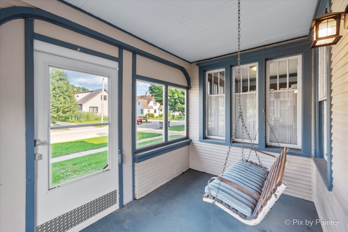 44 N Du bois Avenue, Elgin, IL 60123
