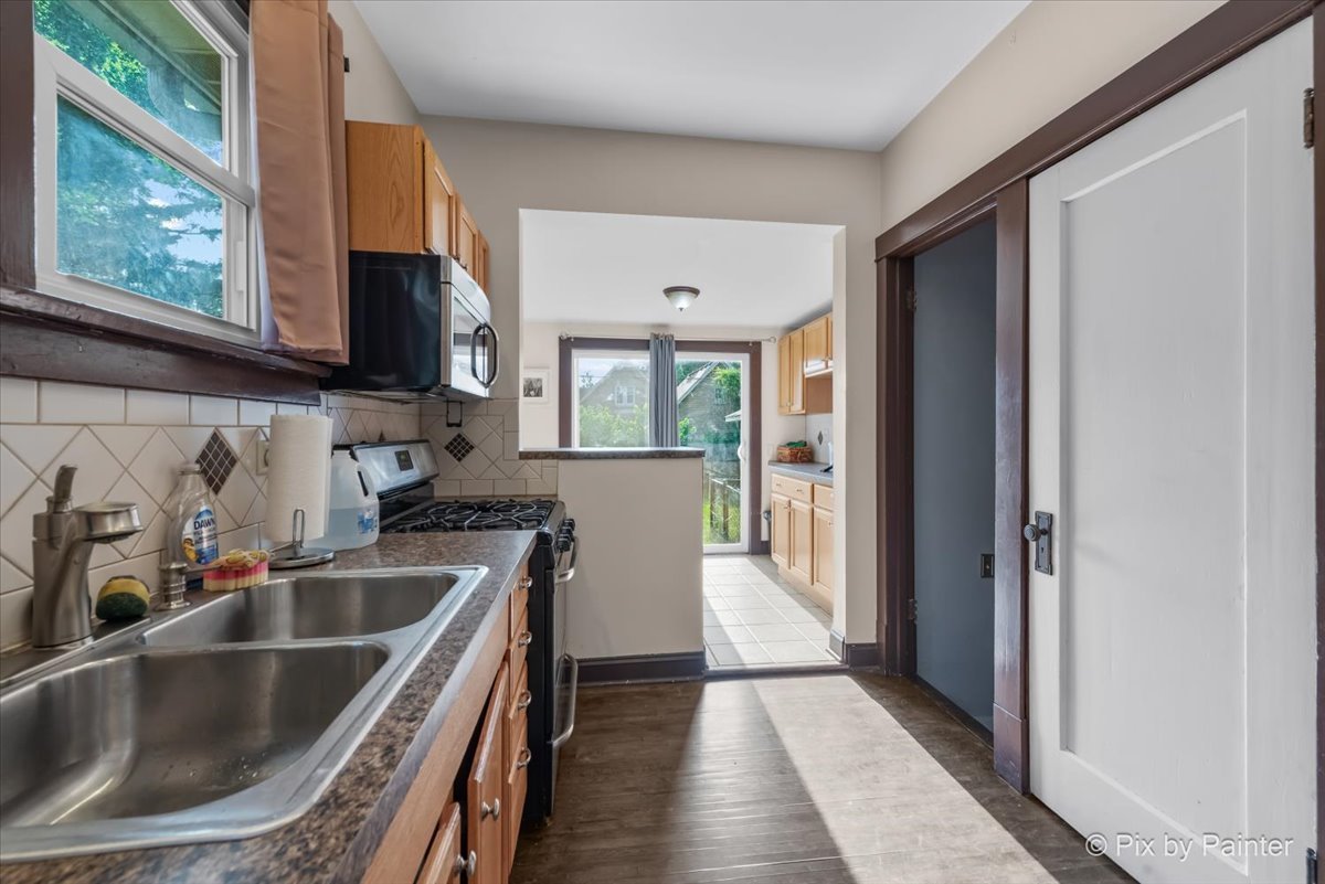 44 N Du bois Avenue, Elgin, IL 60123